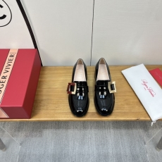 Roger Vivier Casual Shoes